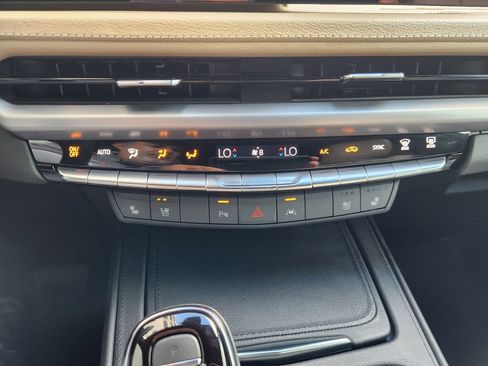 Used 2024 Cadillac XT4 Premium Luxury w/ Technology Package FWD image 17
