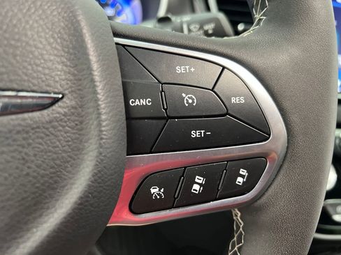 Used 2025 Chrysler Pacifica Select FWD image 54