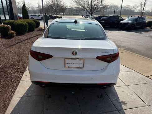 Used 2017 Alfa Romeo Giulia image 3