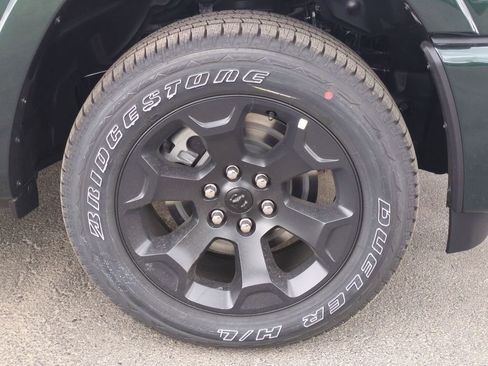 New 2026 RAM 1500 4x4 Crew Cab image 9