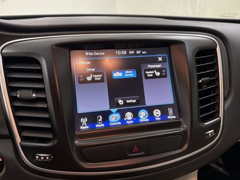 Used 2017 Chrysler 200 Limited Platinum image 30