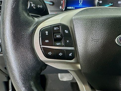Used 2022 Ford Explorer XLT w/ Equipment Group 202A image 22