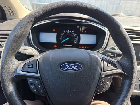 Used 2020 Ford Fusion SE FWD image 25