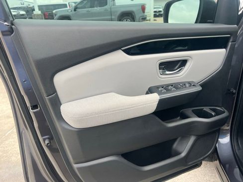 Used 2023 Honda Pilot LX image 10
