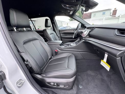 New 2026 Jeep Grand Cherokee L Limited AWD/4WD image 19