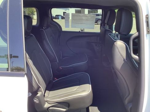 New 2027 Chrysler Pacifica Limited w/ S Appearance Package FWD image 35