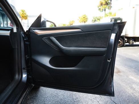 Used 2023 Tesla Model Y 2WD image 24