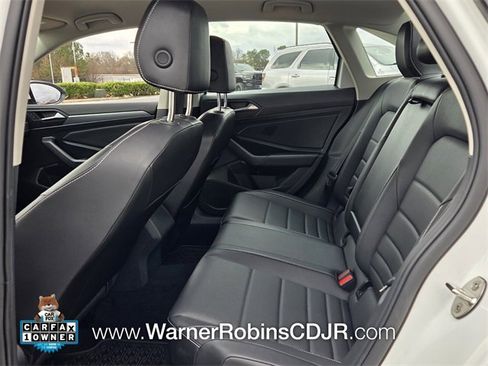 Used 2022 Volkswagen Jetta SE image 3