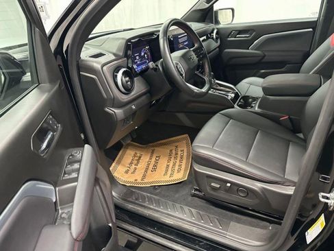 Used 2025 Chevrolet Colorado Z71 w/ Technology Package image 7