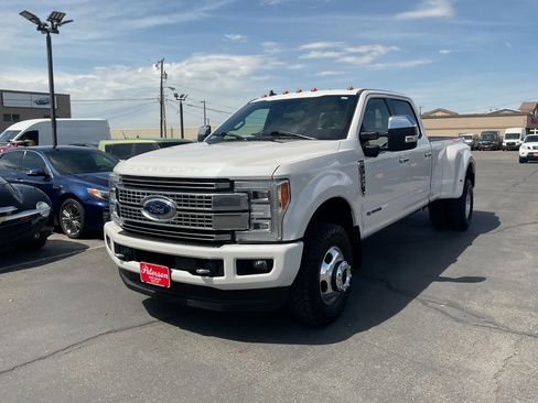 Used 2019 Ford F350 Platinum w/ Platinum Ultimate Package AWD/4WD image 2