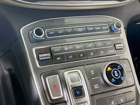 Used 2023 Hyundai Santa Fe SEL w/ Premium Package image 16