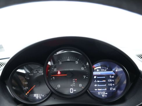 Used 2021 Porsche 718 Cayman RWD image 28