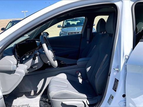 Certified 2025 Hyundai Elantra SEL FWD image 14