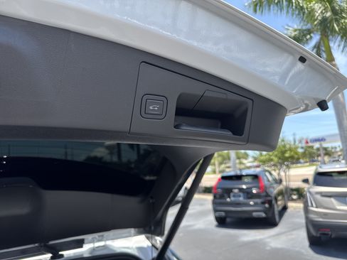 Certified 2025 Cadillac XT4 Sport w/ LPO, Onyx Lite Package FWD image 12