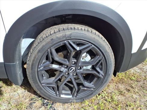 Used 2025 Nissan Kicks SR image 8