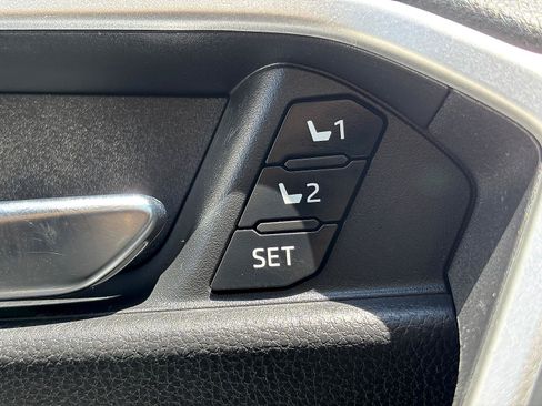 Used 2021 Toyota RAV4 XLE Premium AWD/4WD image 17