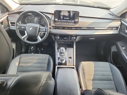 Used 2024 Mitsubishi Outlander SE AWD/4WD image 15