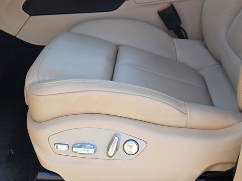 Certified 2025 Porsche Macan image 24