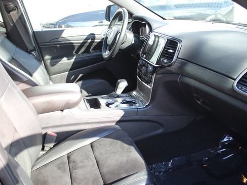 Used 2020 Jeep Grand Cherokee Altitude AWD/4WD image 34