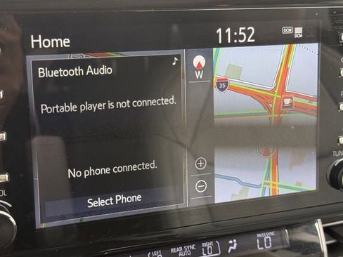 Used 2021 Toyota Sienna Limited image 19