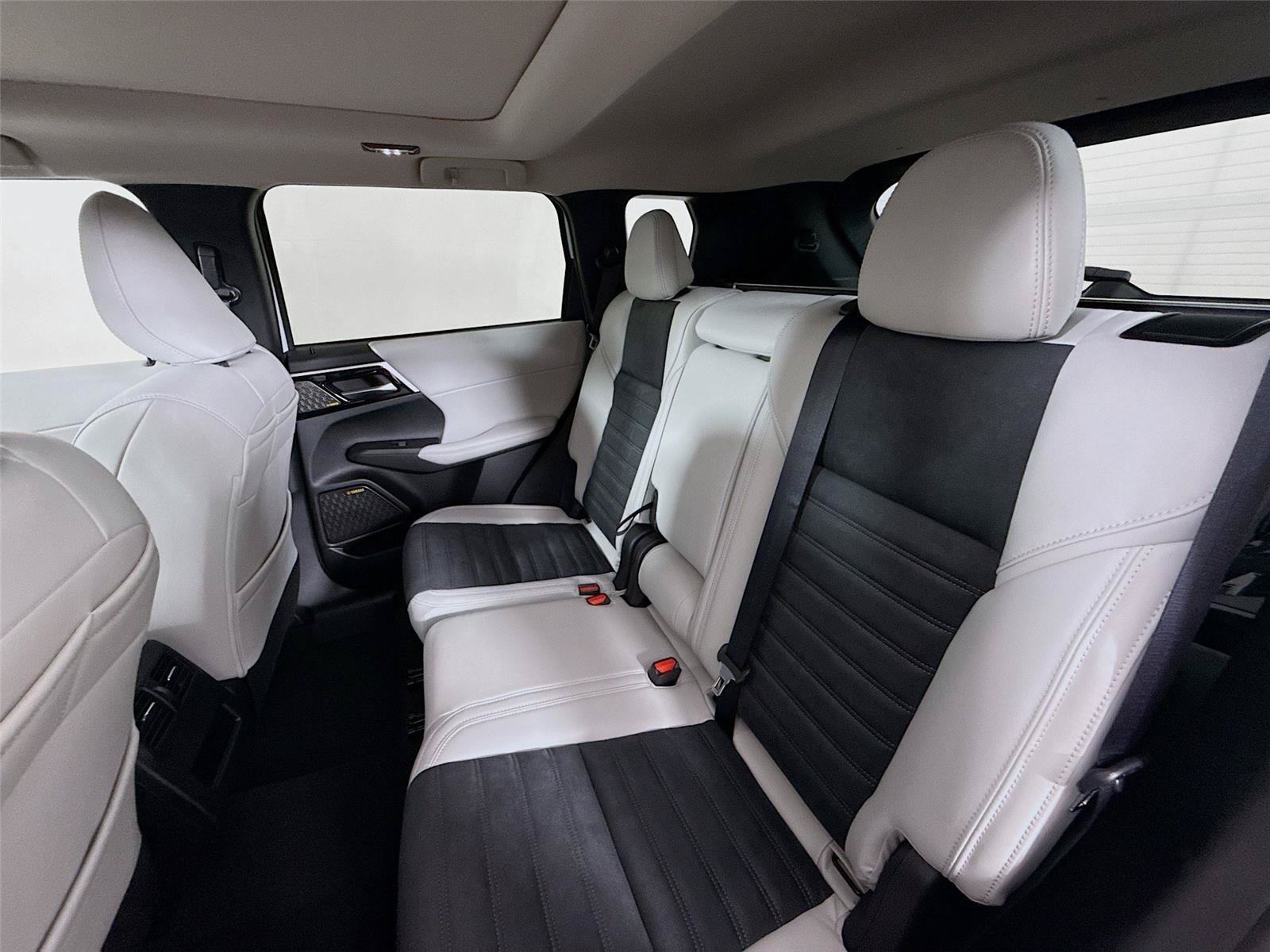 New 2026 Mitsubishi Outlander SE FWD image 13