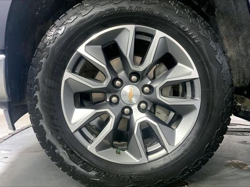 Used 2024 Chevrolet Silverado 1500 LT AWD/4WD image 9