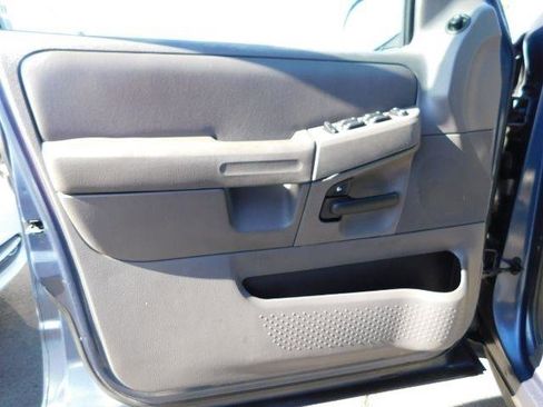 Used 2002 Ford Explorer XLT image 10