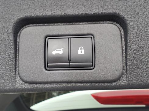 Certified 2022 Nissan Rogue Platinum w/ Head-Up Display Package image 17