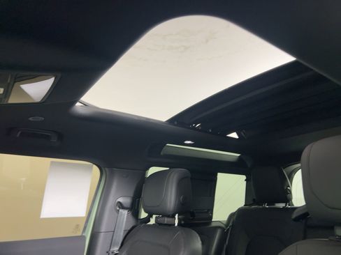 Used 2023 Land Rover Defender 110 75th Limited Edition image 12