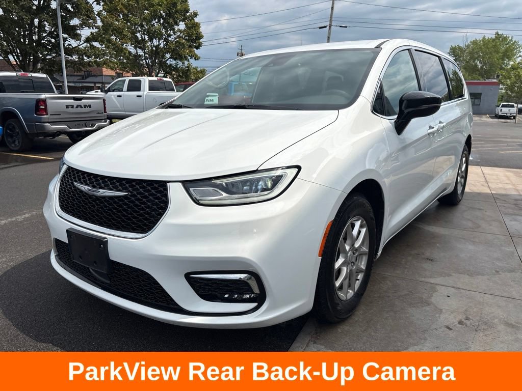 Used 2026 Chrysler Pacifica Select FWD image 8