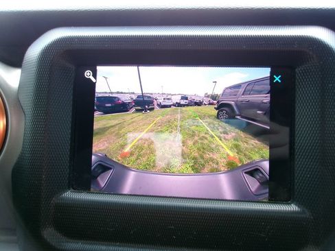 Certified 2021 Jeep Gladiator Sport AWD/4WD image 23