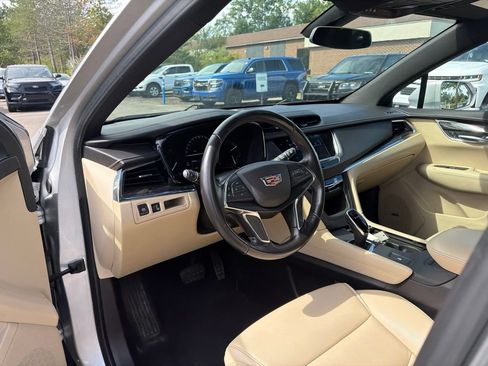 Used 2019 Cadillac XT5 FWD image 12