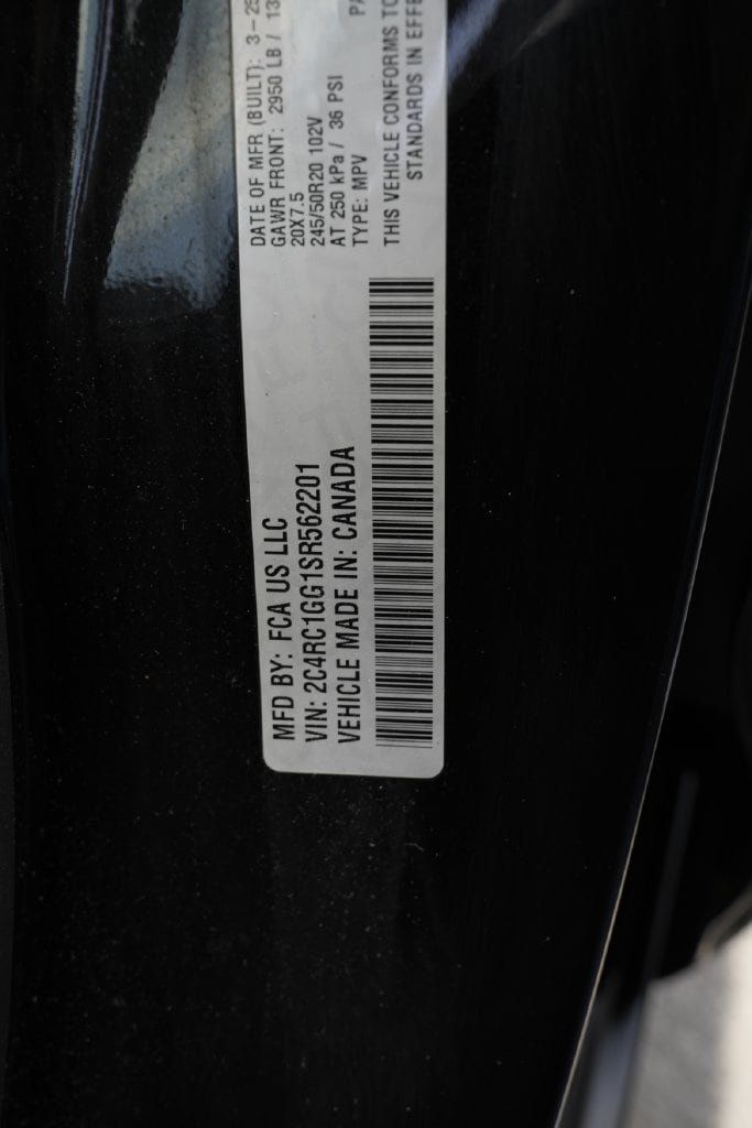Used 2025 Chrysler Pacifica Limited FWD image 68