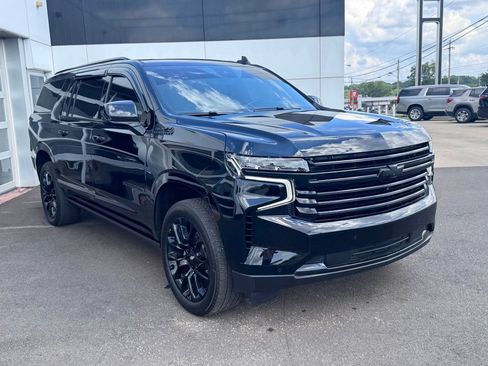 Used 2023 Chevrolet Suburban High Country AWD/4WD image 10