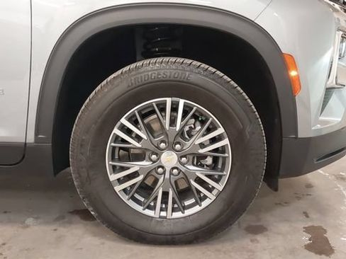 Used 2026 Chevrolet Traverse LT w/ Driver Confidence Package AWD/4WD image 38