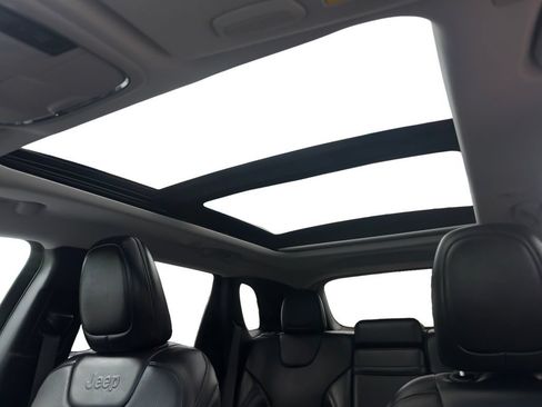 Used 2019 Jeep Cherokee Limited AWD/4WD image 19