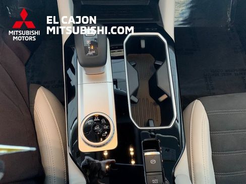 Used 2025 Mitsubishi Outlander SE image 20