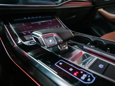 Used 2022 Audi Q8 Premium Plus image 25