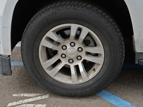 Used 2019 Chevrolet Tahoe LT image 2