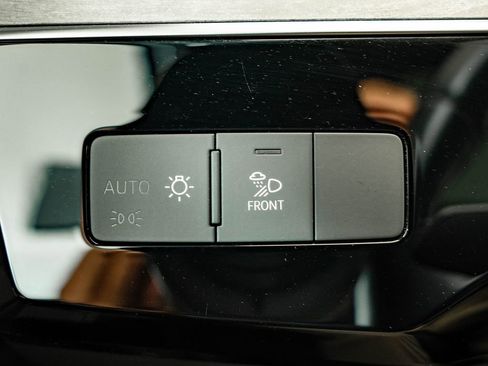 Used 2022 Audi e-tron Premium w/ Convenience Plus Package AWD/4WD image 29