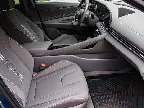 Used 2024 Hyundai Elantra SEL w/ Convenience Package image 27