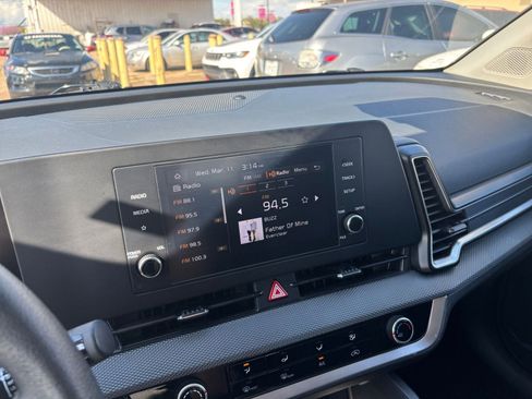 Used 2025 Kia Sportage LX image 20