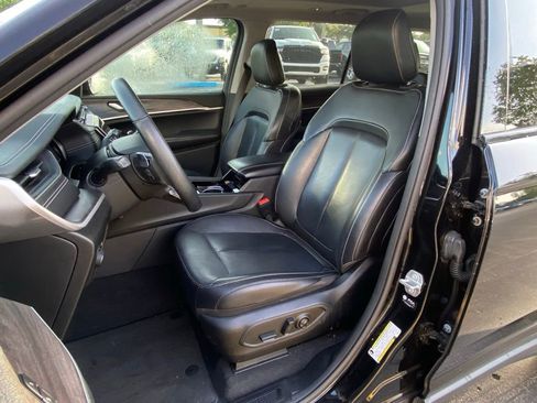 Used 2022 Jeep Grand Cherokee L Limited AWD/4WD image 15