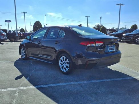 Used 2025 Toyota Corolla LE image 2