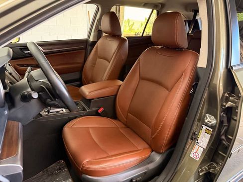 Used 2019 Subaru Outback 2.5i Touring w/ Popular Package #3A AWD/4WD image 11