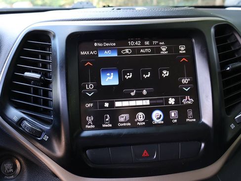 Used 2014 Jeep Cherokee Latitude w/ Comfort/Convenience Group AWD/4WD image 28
