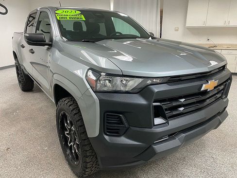 Used 2023 Chevrolet Colorado W/T image 3