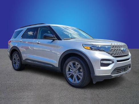 New 2024 Ford Explorer XLT w/ Equipment Group 202A RWD image 2