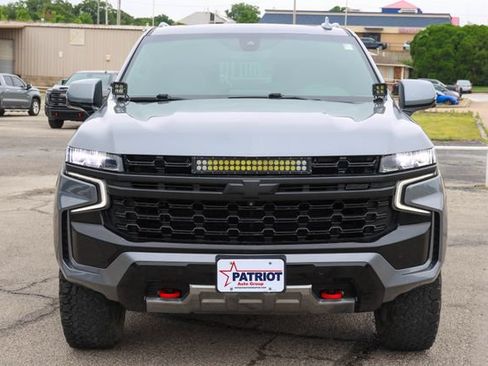 Used 2021 Chevrolet Tahoe Z71 w/ Luxury Package AWD/4WD image 2
