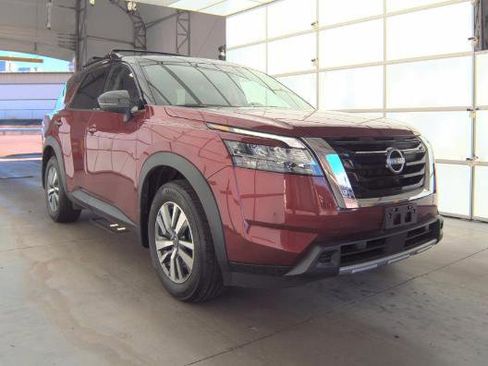 Certified 2023 Nissan Pathfinder SL image 1